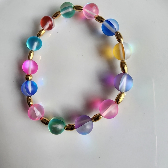 Handmade Jewelry - Vibrant Multicolor Beaded Bracelet with Gold Accents